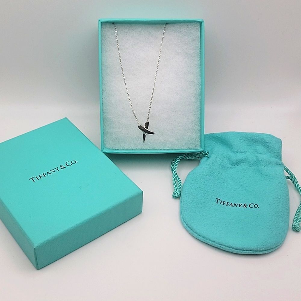TIFFANY & CO CROSS NECKLACE SILVER